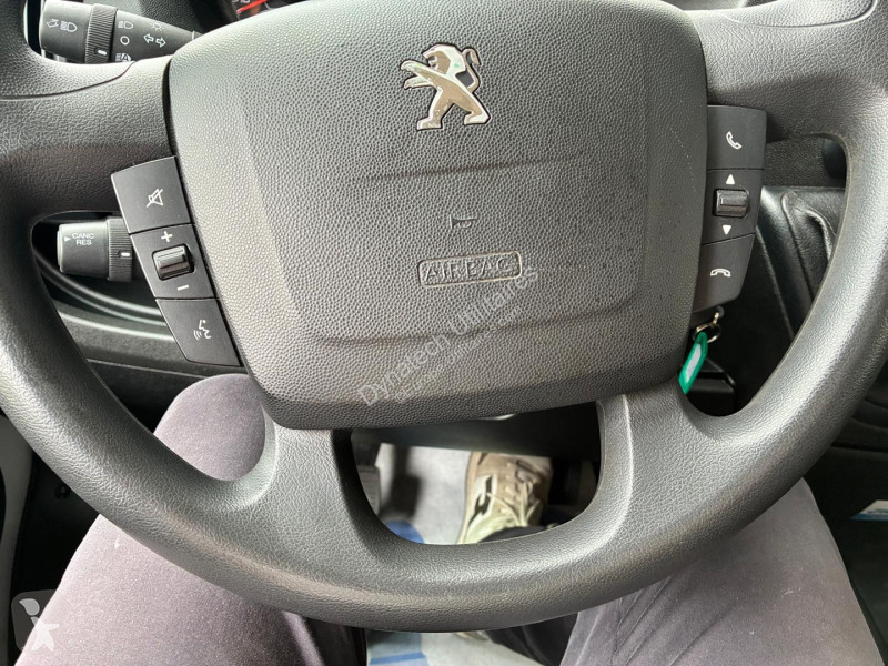 Véhicule utilitaire Peugeot 2.2 BLUEHDI S&S...