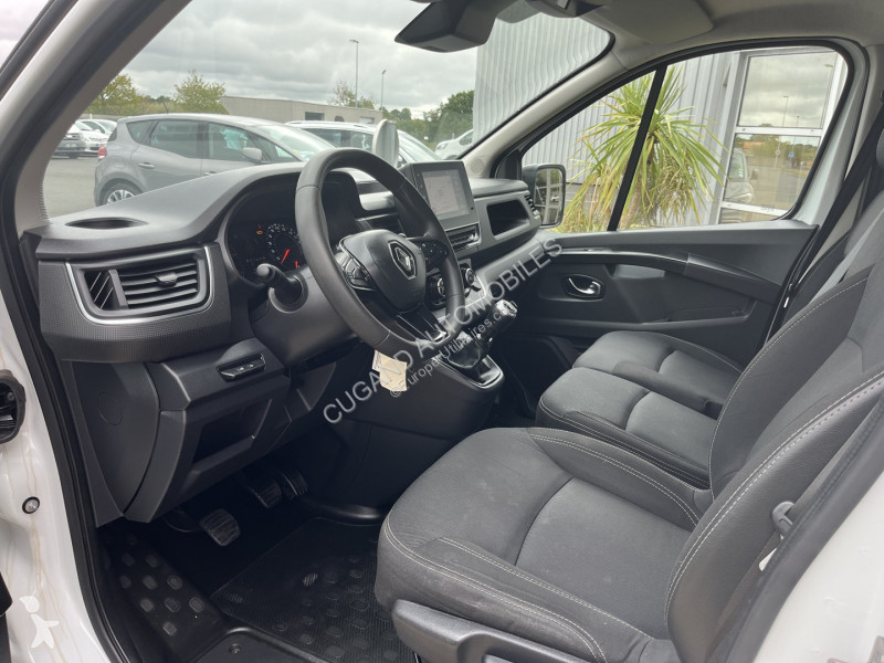 Коммерческий автомобиль Renault TRAFIC III FG...