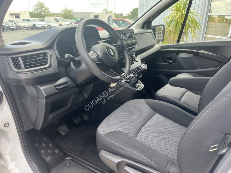 Коммерческий автомобиль Renault TRAFIC III FG...