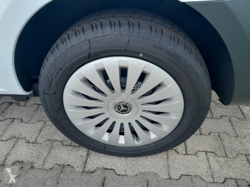 Véhicule utilitaire Mercedes Furgone