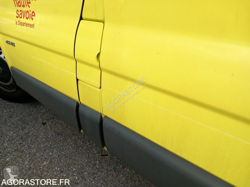 Véhicule utilitaire Renault TRAFIC