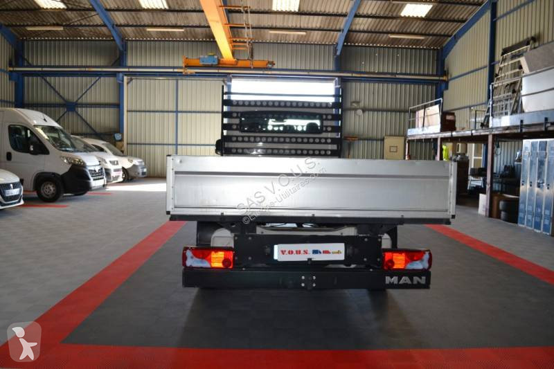 MAN  van