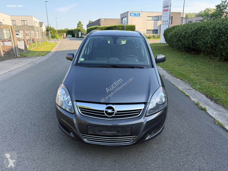 Лекотоварен автомобил Opel zafira