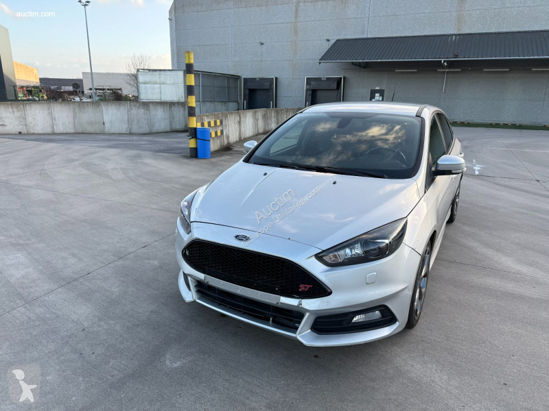 Комерційні автомобілі Ford focus st