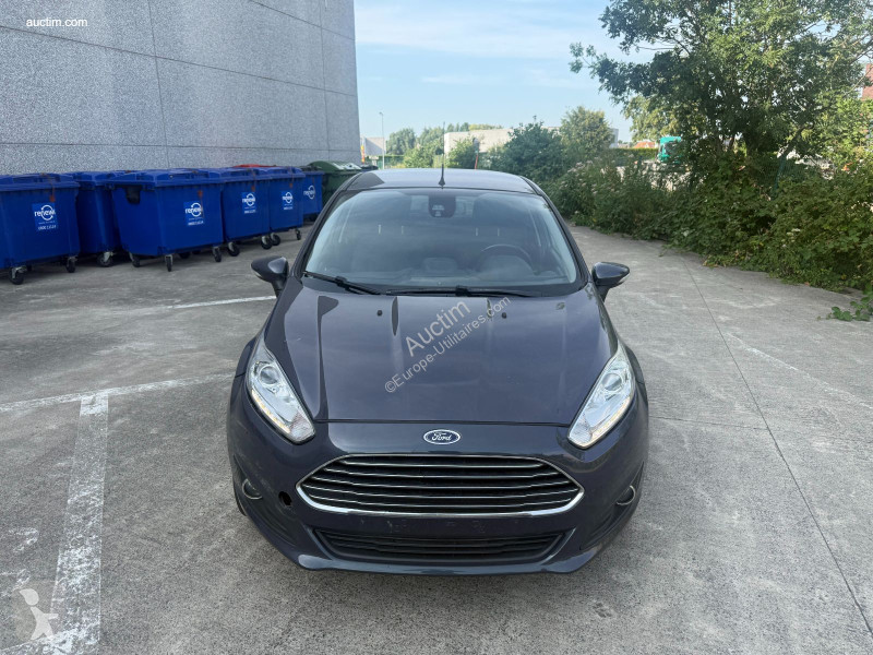 Véhicule utilitaire Ford fiesta