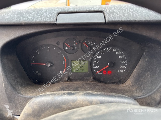 Véhicule utilitaire Ford 140T300