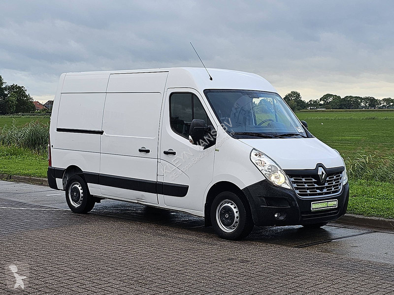 Лекотоварен автомобил Renault 2.3