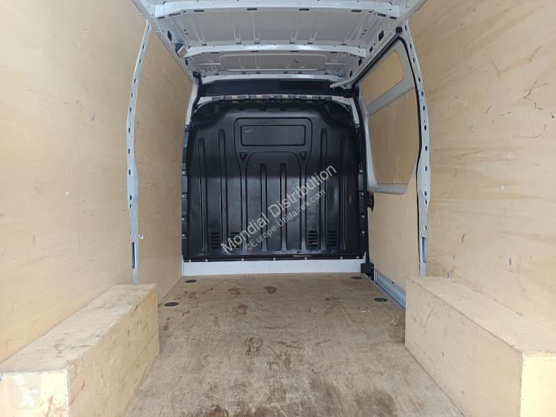 Véhicule utilitaire Renault F3500 L2H2 DCI 135...