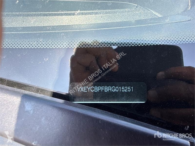 Véhicule utilitaire Opel 2.2