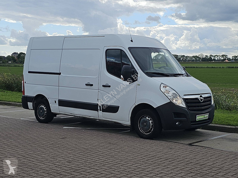 Лекотоварен автомобил Opel 2.3