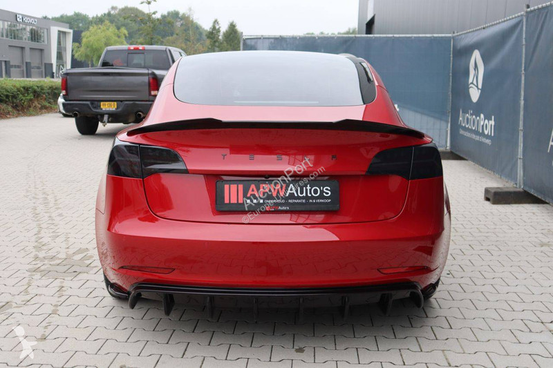 Комерційні автомобілі Tesla