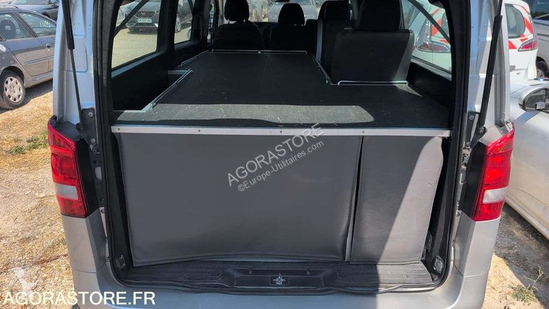 Véhicule utilitaire Mercedes VITO
