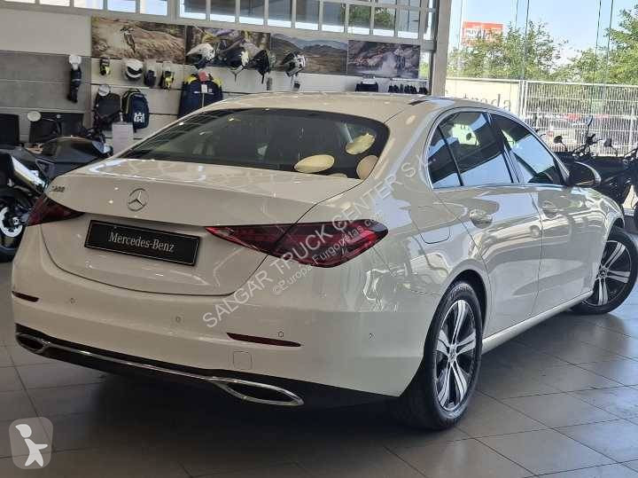 Комерційні автомобілі Mercedes 200