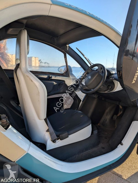 Комерційні автомобілі Renault TWIZY