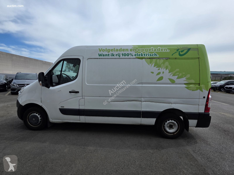 Комерційні автомобілі Renault master