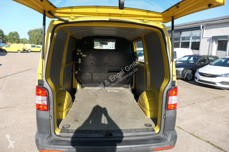 Лекотоварен автомобил Volkswagen T5 Transporter...