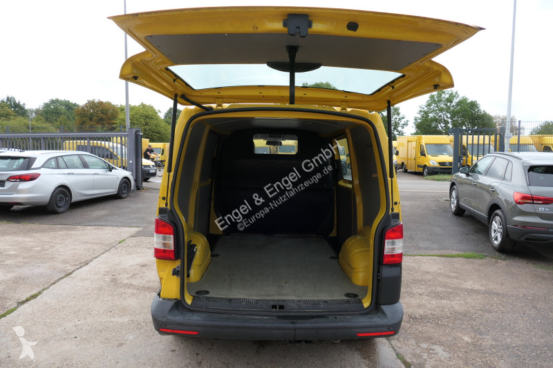 Лекотоварен автомобил Volkswagen T5 Transporter...