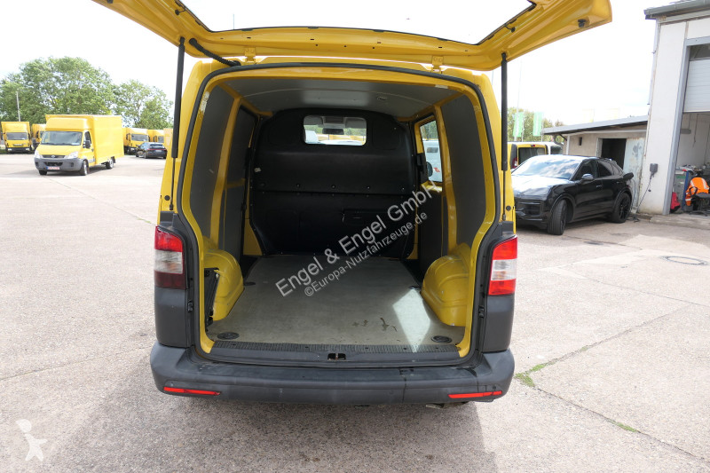 Лекотоварен автомобил Volkswagen T5 Transporter...