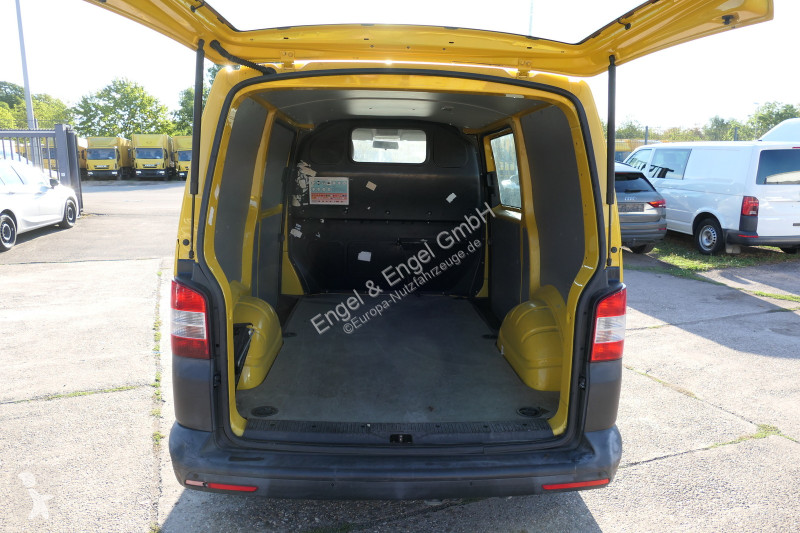 Лекотоварен автомобил Volkswagen T5 Transporter...