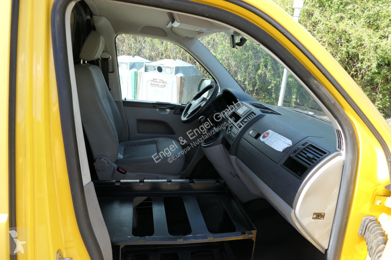 Лекотоварен автомобил Volkswagen T5 Transporter...