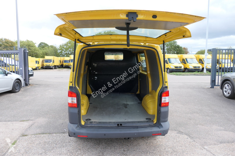 Лекотоварен автомобил Volkswagen T5 Transporter...