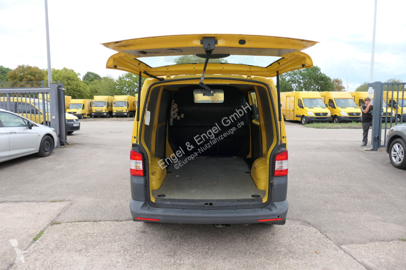 Лекотоварен автомобил Volkswagen T5 Transporter...