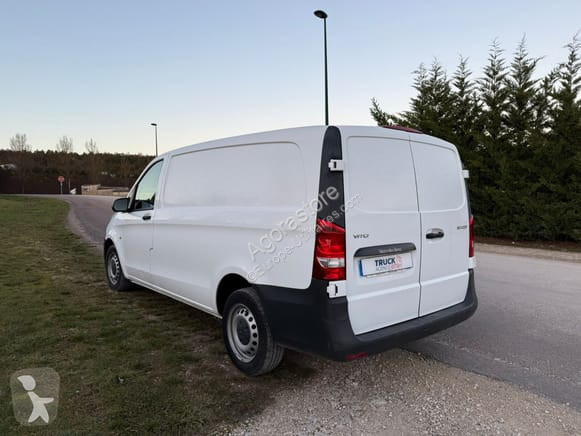 Véhicule utilitaire Mercedes VITO