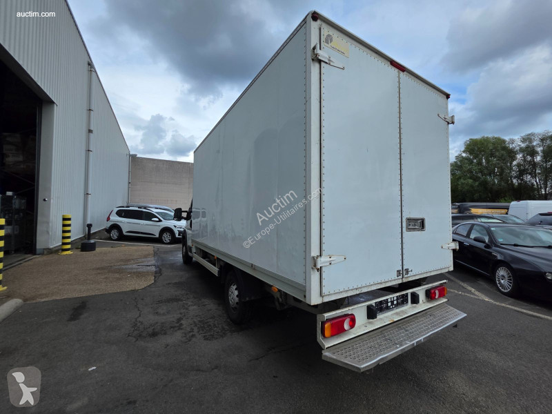 Лекотоварен автомобил Peugeot boxer