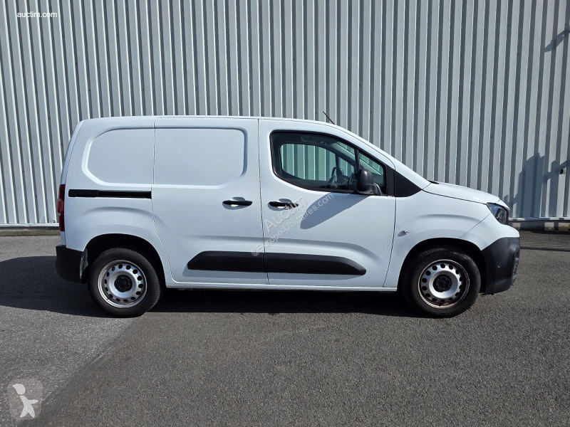 Лекотоварен автомобил Peugeot partner