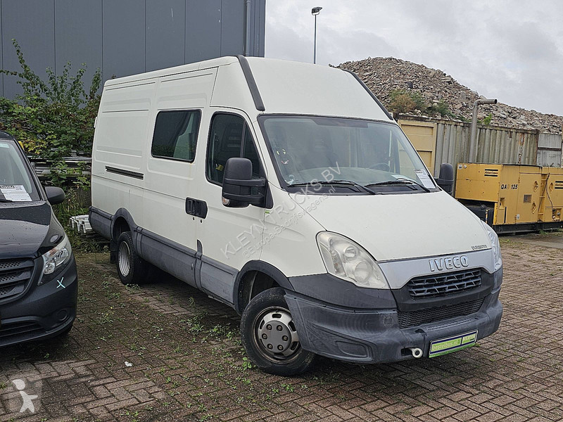 Лекотоварен автомобил Iveco 35C13 L2H2...