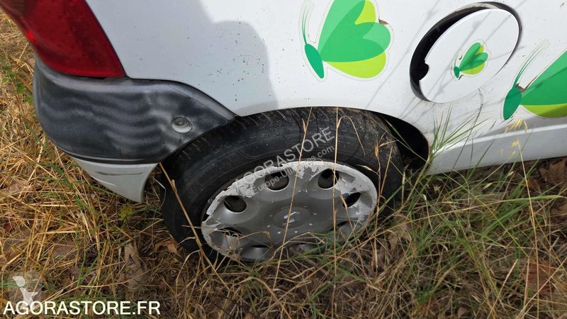 Лекотоварен автомобил Renault TWINGO