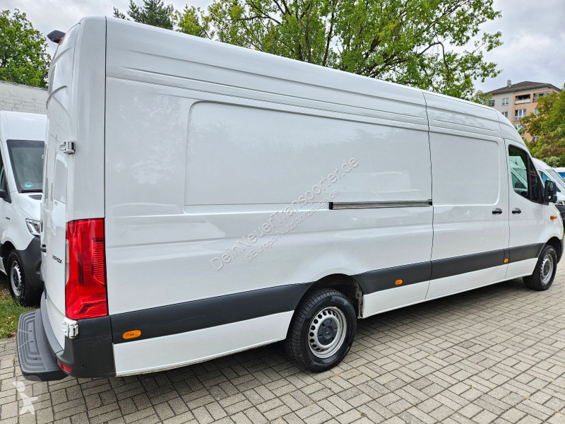 Лекотоварен автомобил Mercedes 317 CDI...