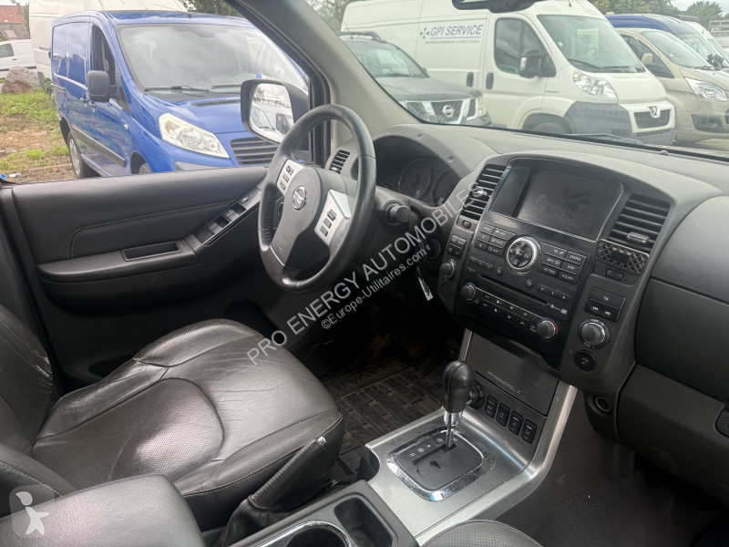 Лекотоварен автомобил Nissan NAVARA 3.0 V6 DCI...