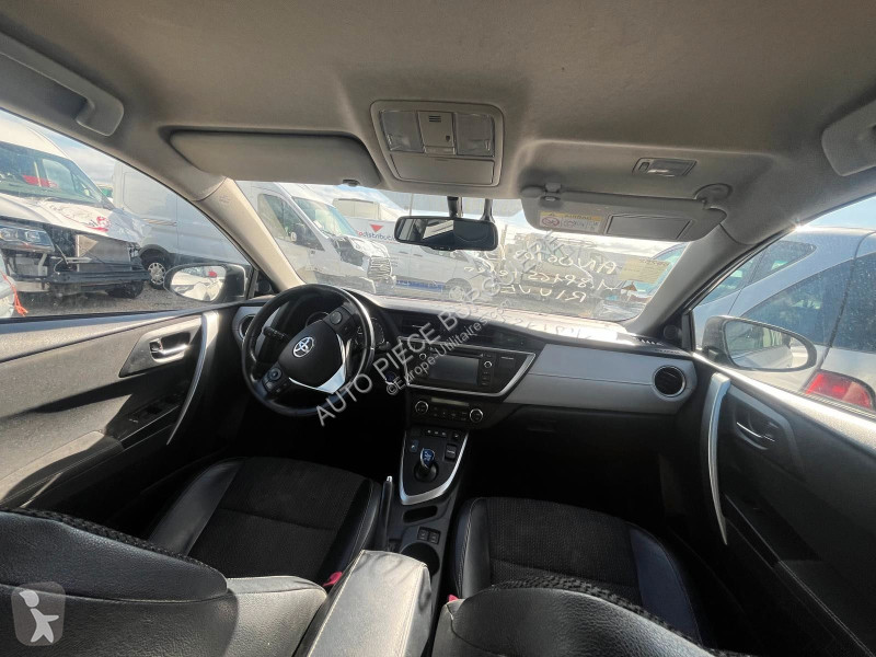 Лекотоварен автомобил Toyota 1.8 136 Hybride...