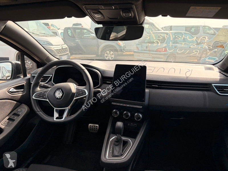 Лекотоварен автомобил Renault V 1.6 E-Tech HEV...