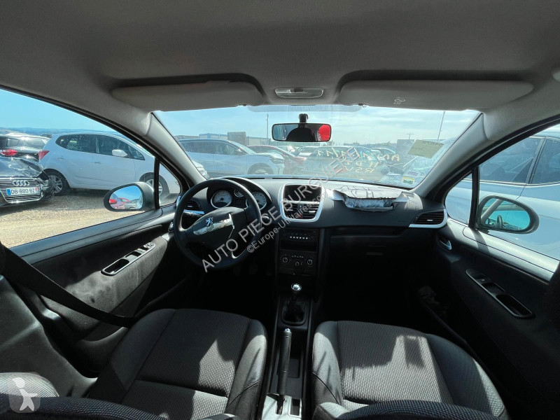 Лекотоварен автомобил Peugeot 1.4 HDi 68 Active...