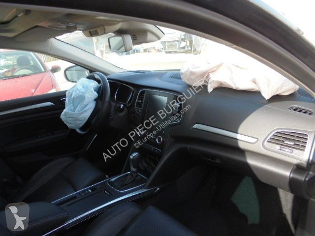 Лекотоварен автомобил Renault Mégane IV 1.2i...
