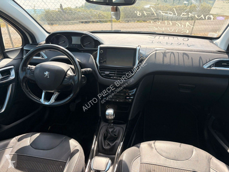 Лекотоварен автомобил Peugeot 1.6 BlueHDi 120...