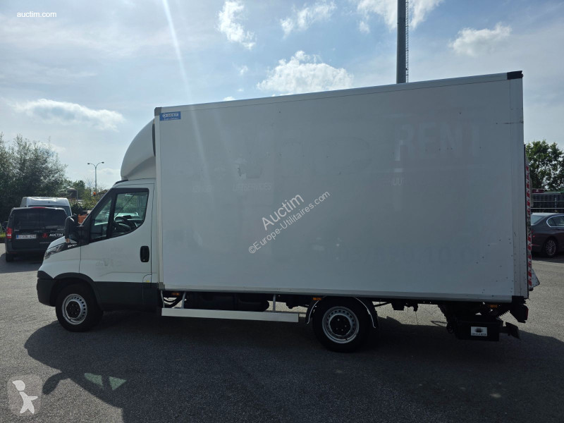 Iveco 35S12 van