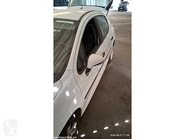 Коммерческий автомобиль