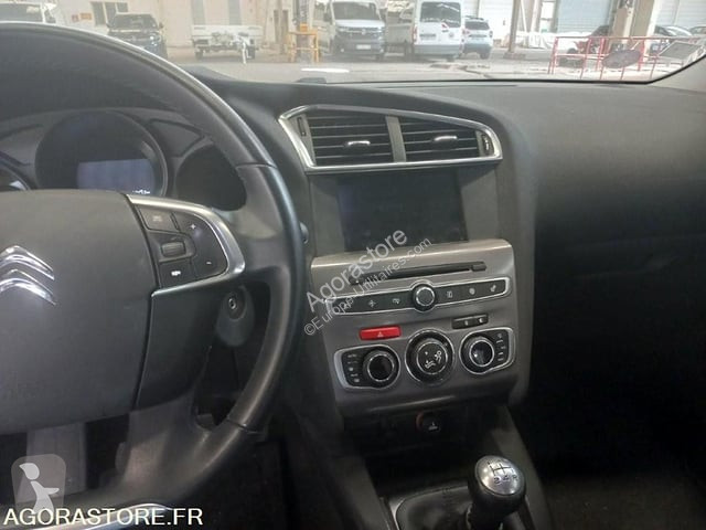 Коммерческий автомобиль
