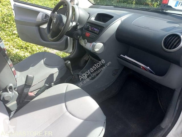 Коммерческий автомобиль