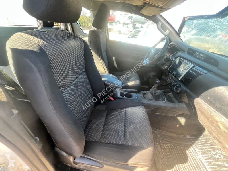 Коммерческий автомобиль Toyota Hilux 2.4 D-4D...