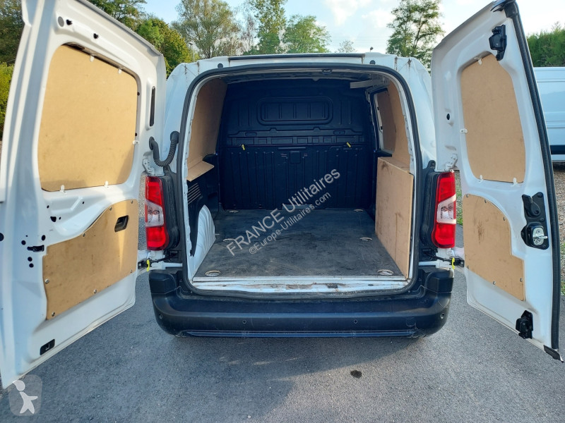 عربة نفعية Peugeot PARTNER BVA  M 1000KG...