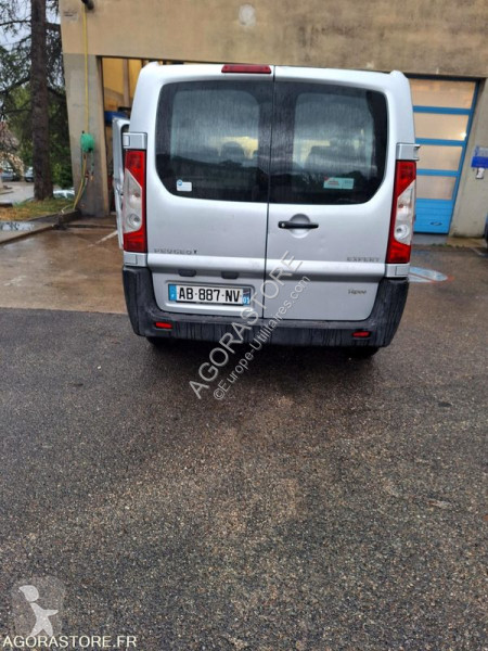 Veículo utilitário Peugeot mini bus