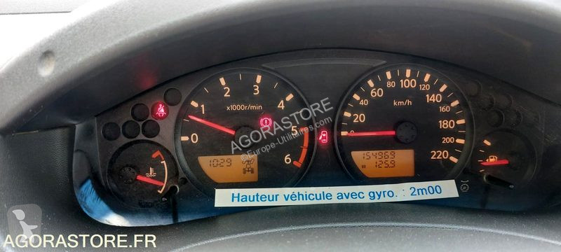 Haszongépjármű Nissan NAVARA
