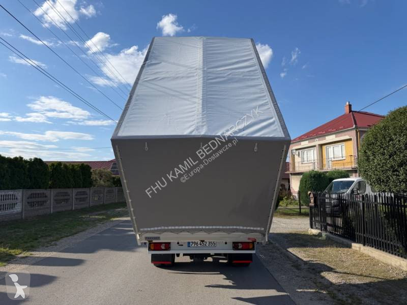 Véhicule utilitaire Nissan 35.15