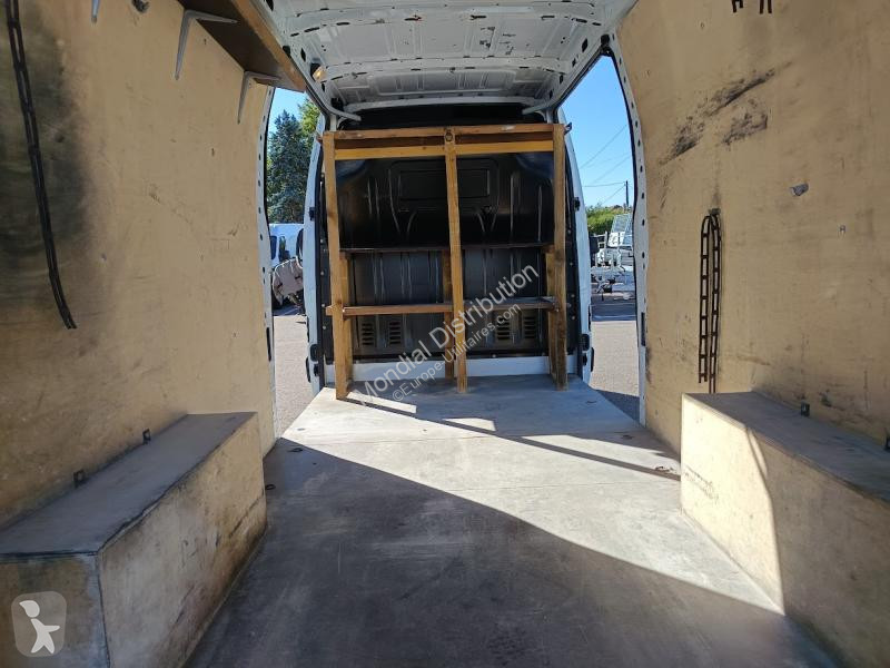 Véhicule utilitaire Renault F3500 L3H2 DCI 150...