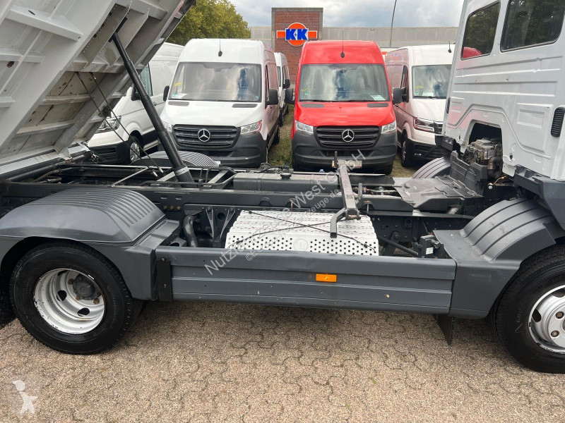 Véhicule utilitaire Mercedes 823*Meiller...