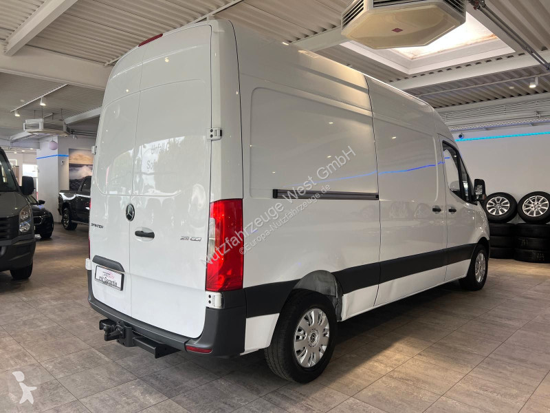 Užitkové vozidlo Mercedes 211/311...